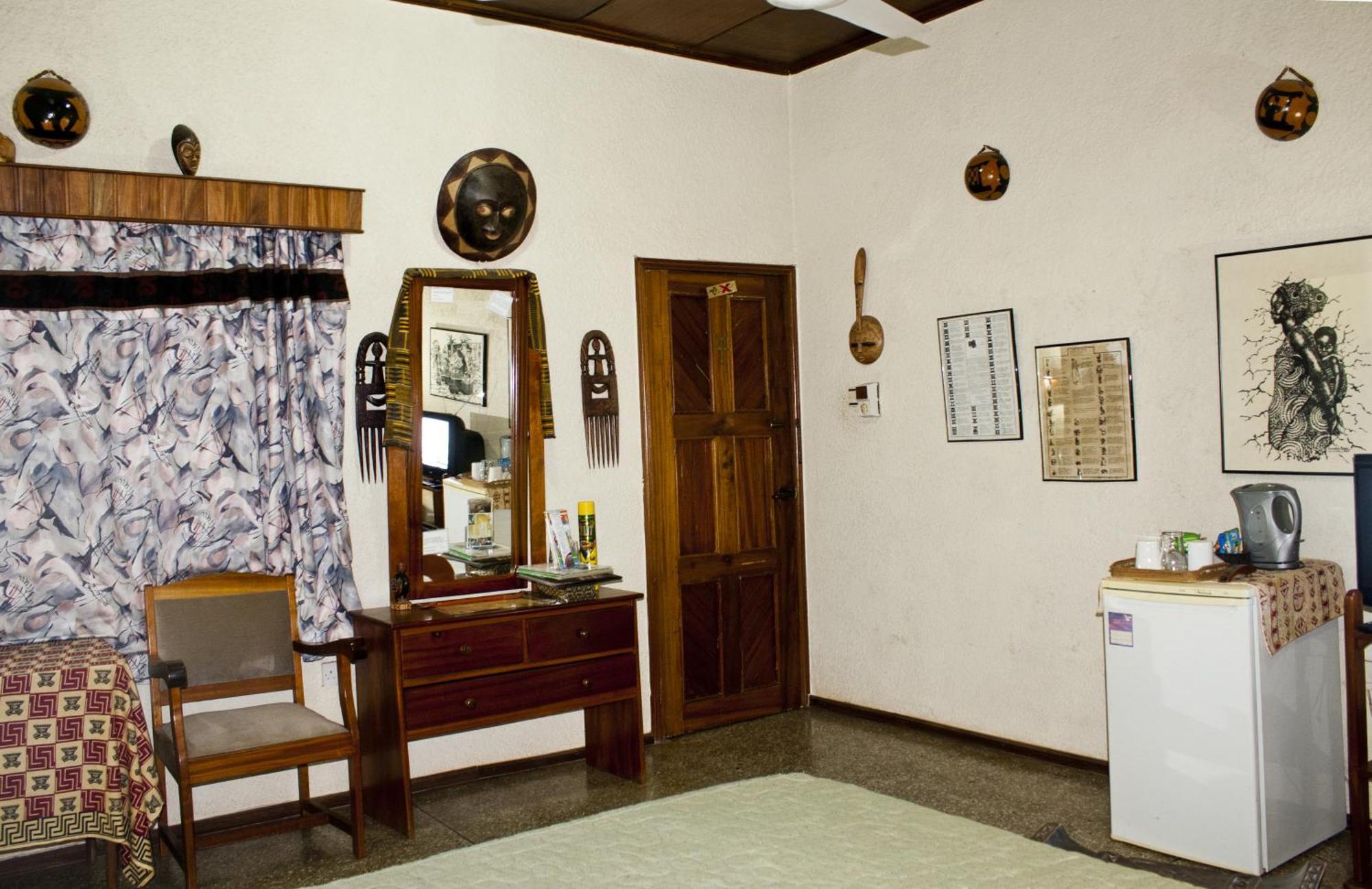 Four Villages Inn Кумасі Екстер'єр фото