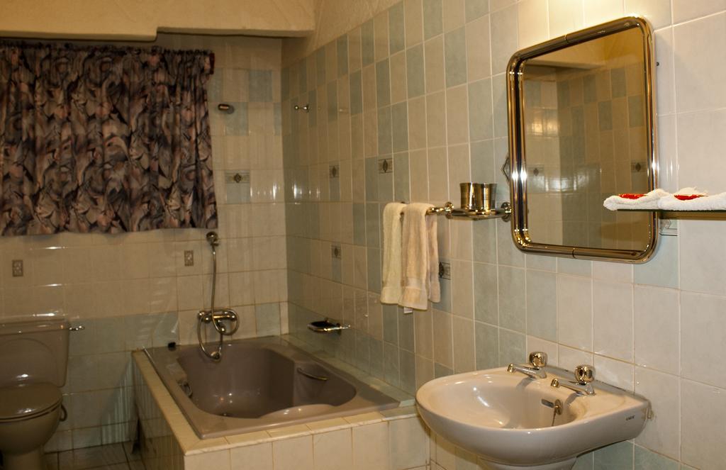 Four Villages Inn Кумасі Номер фото