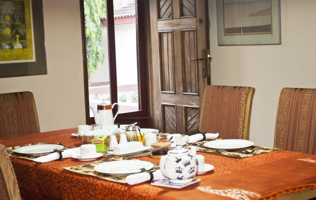 Four Villages Inn Кумасі Екстер'єр фото