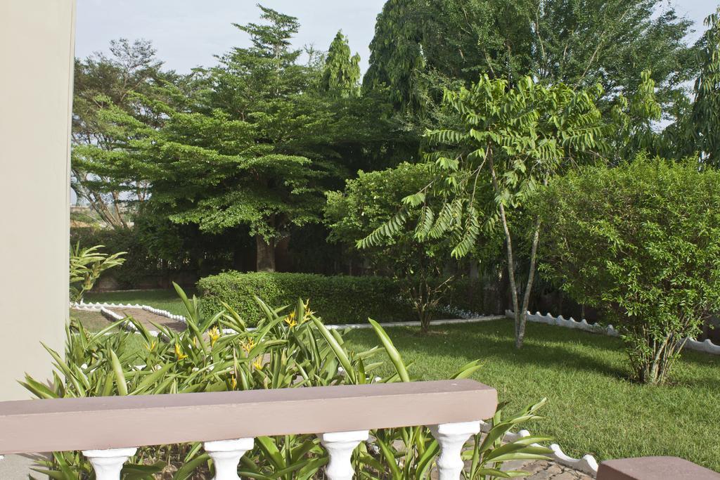 Four Villages Inn Кумасі Екстер'єр фото
